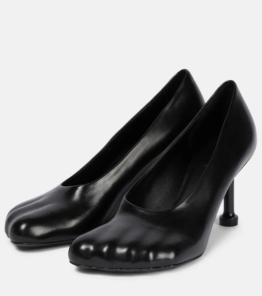 Balenciaga Leather pumps